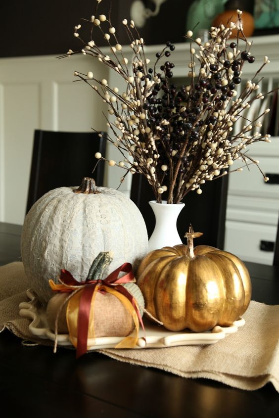 pumpkins as dinner table decor for halloween